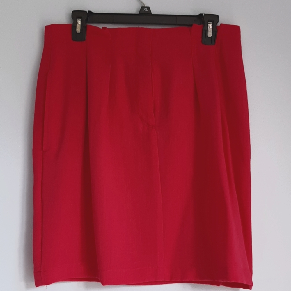 Pink pleated waist skirt with pockets
